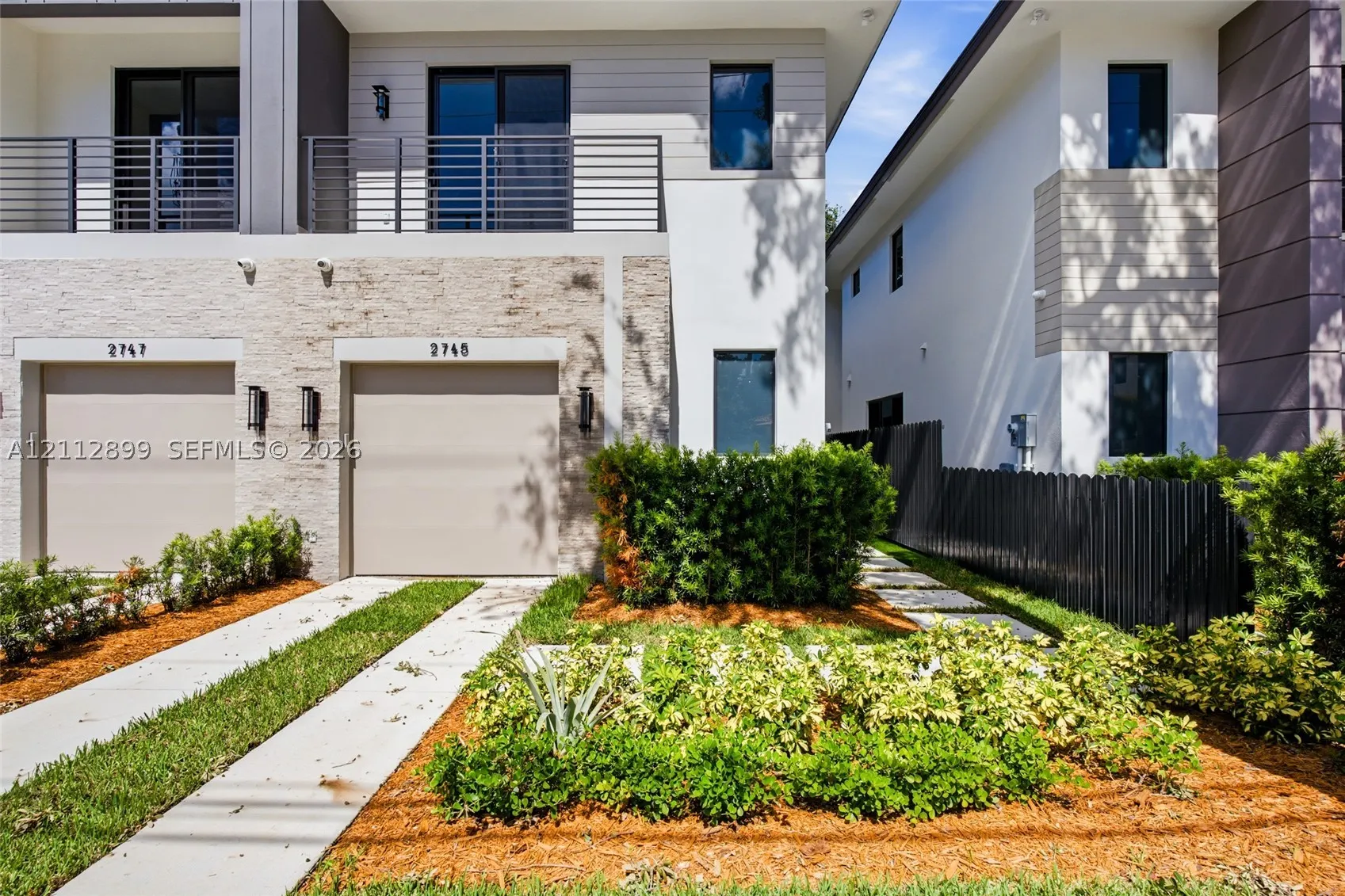 2747 SW 23rd Ter