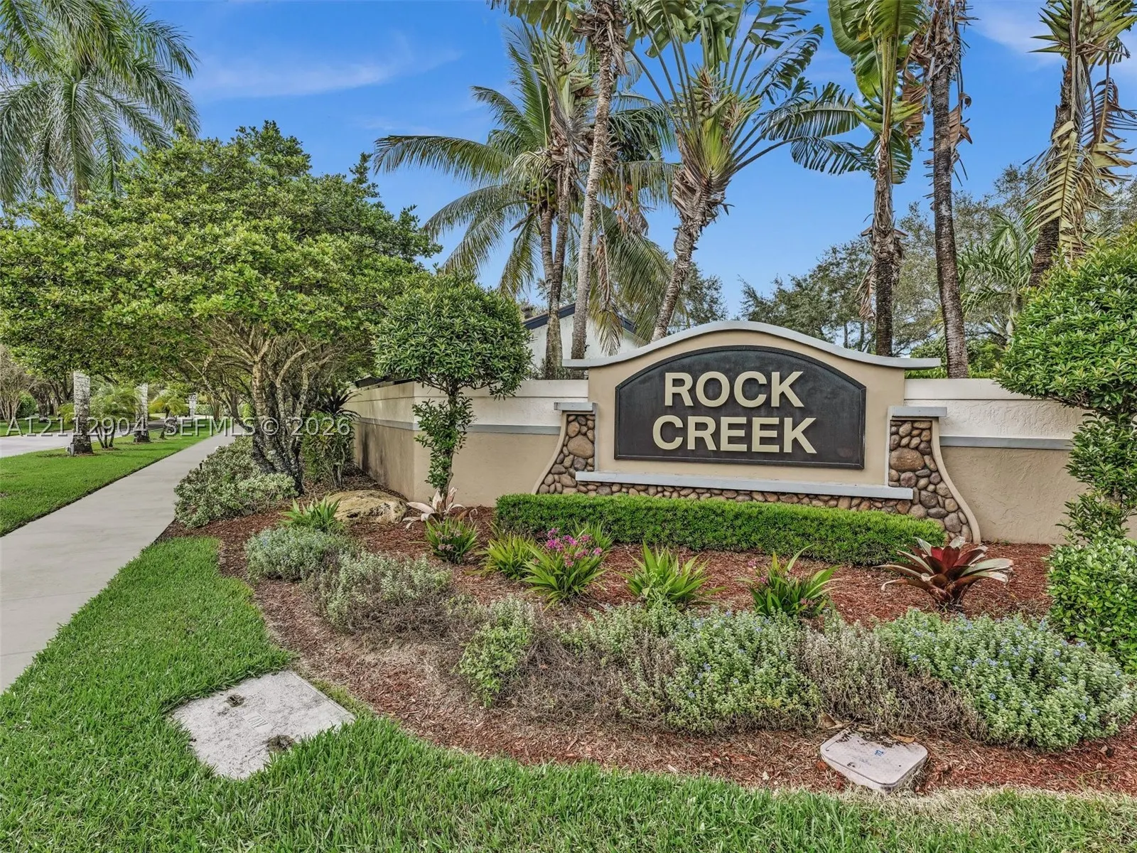 76 Forest Cir