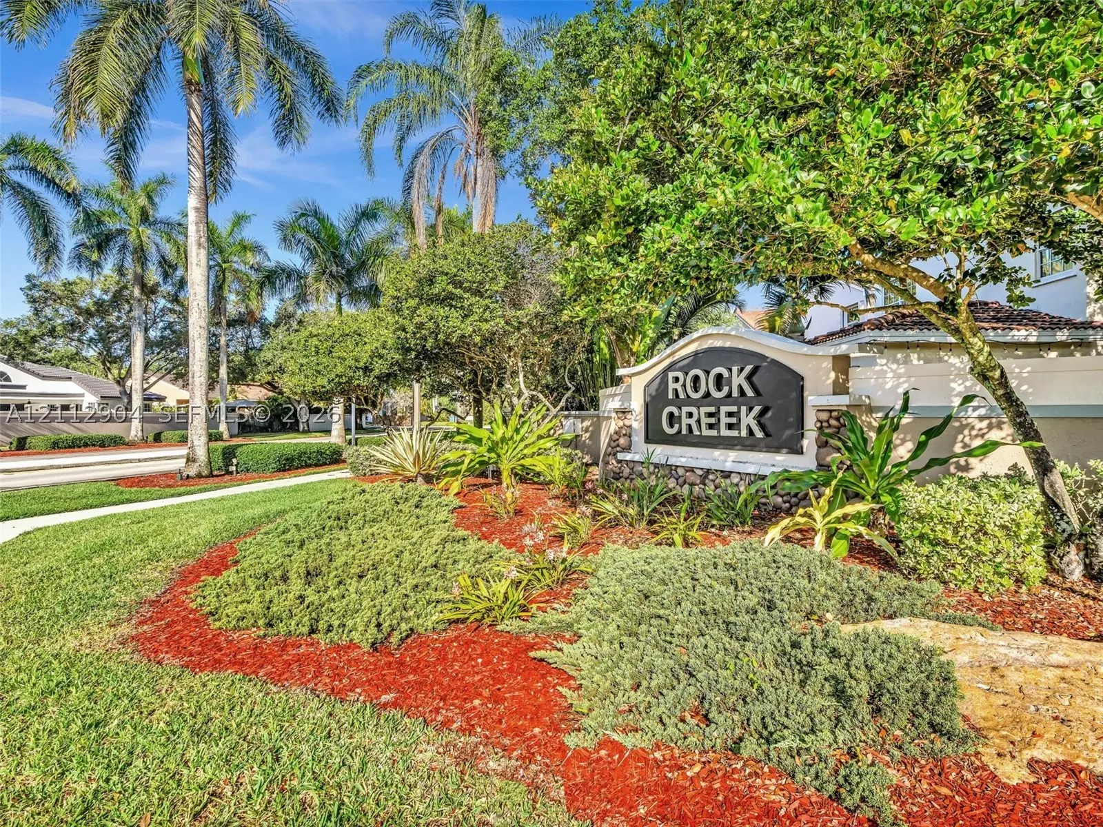 76 Forest Cir
