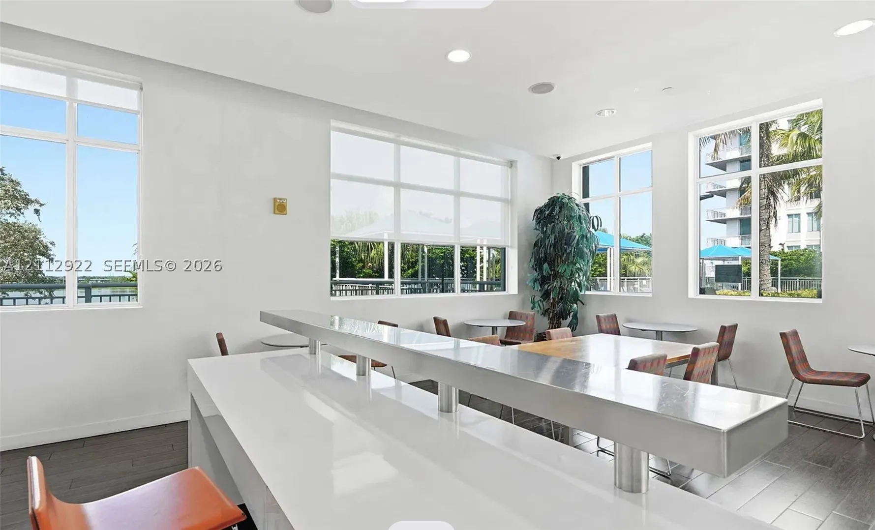 300 S Australian Ave #916