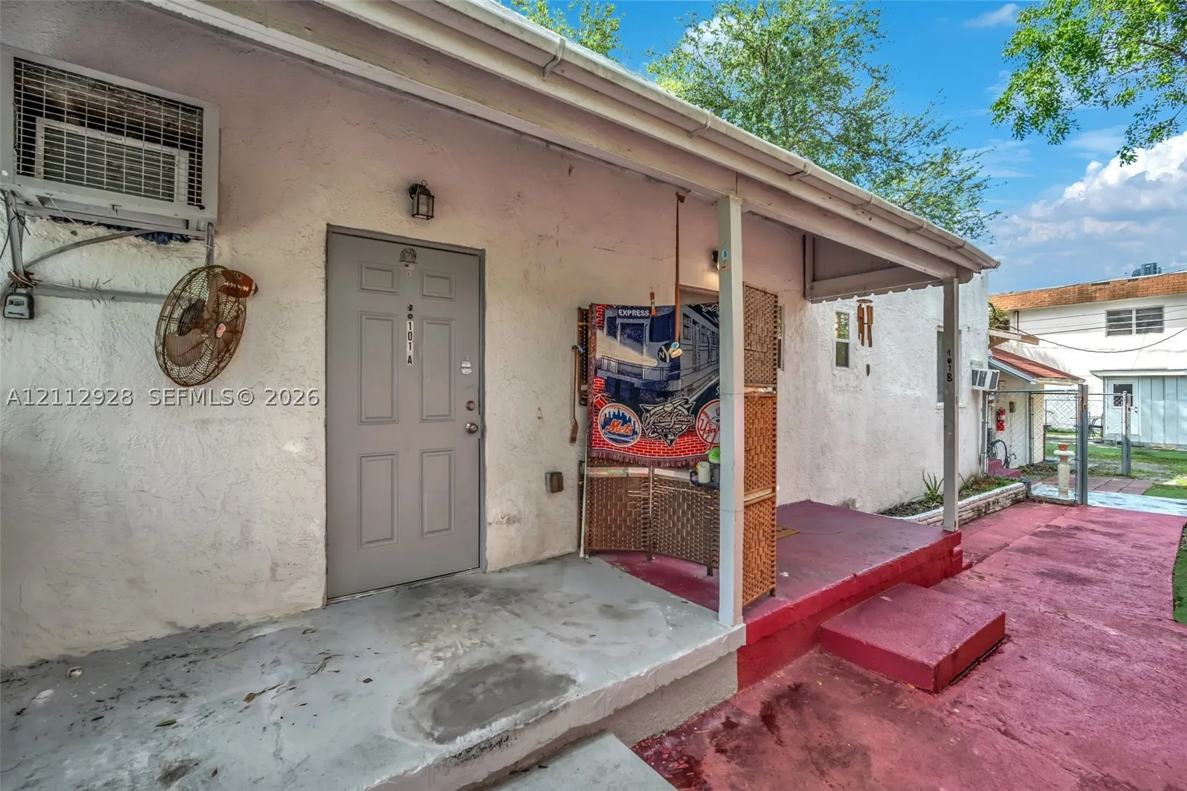 1008 N 18th Ct