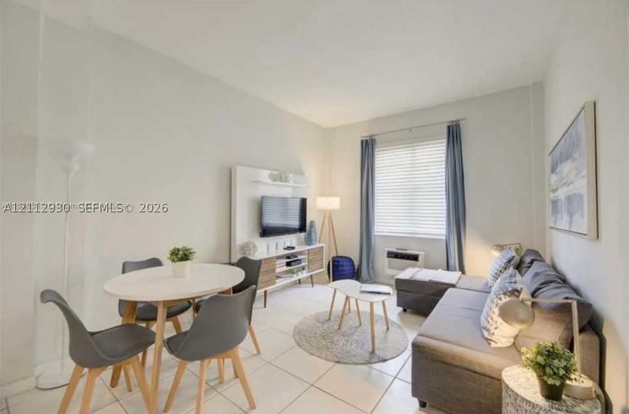 3030 Collins Ave #1G