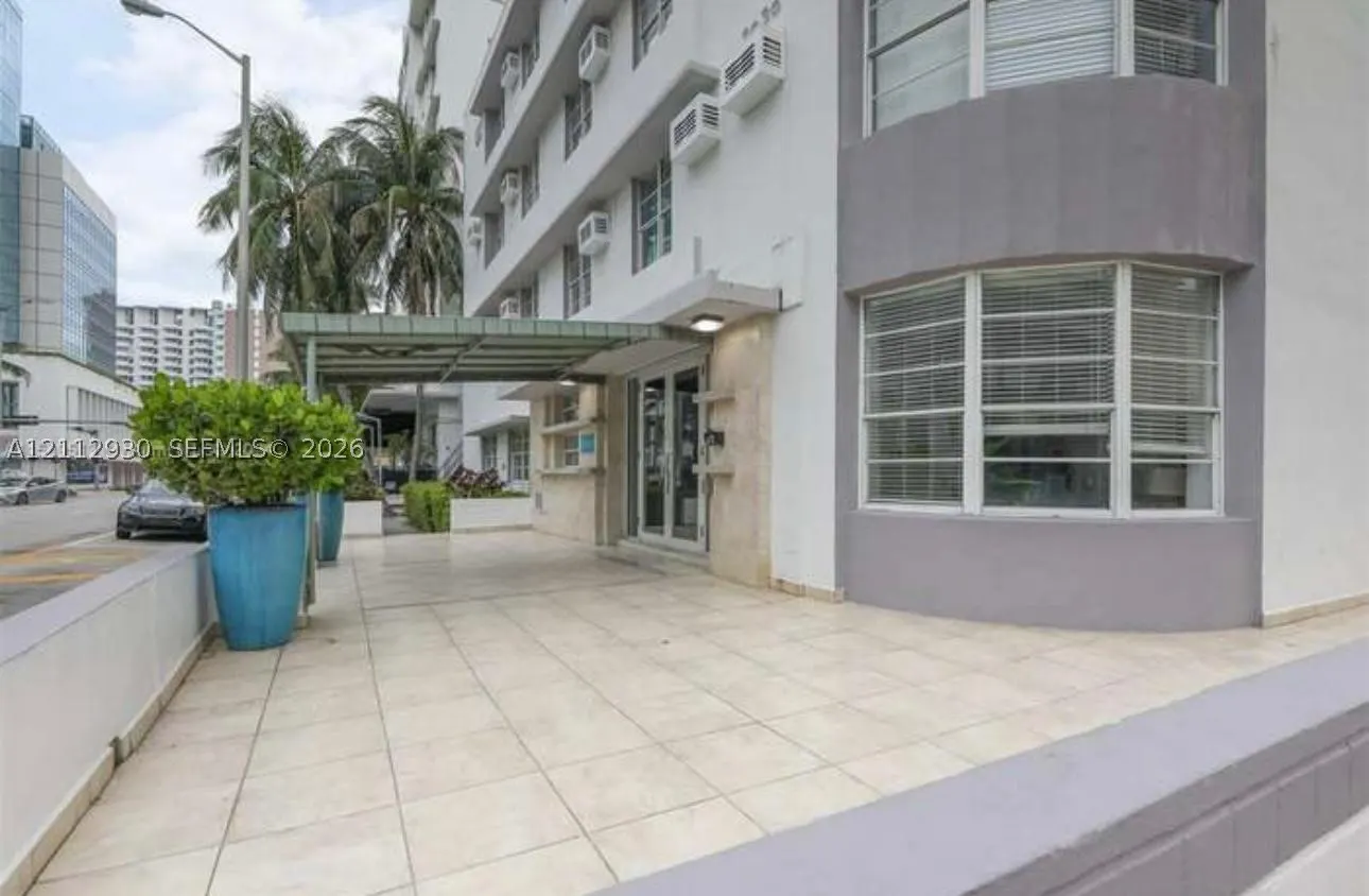 3030 Collins Ave #1G