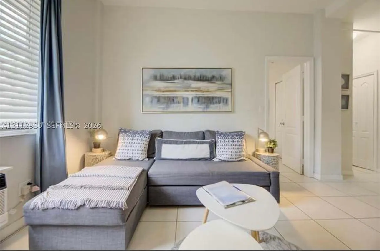 3030 Collins Ave #1G