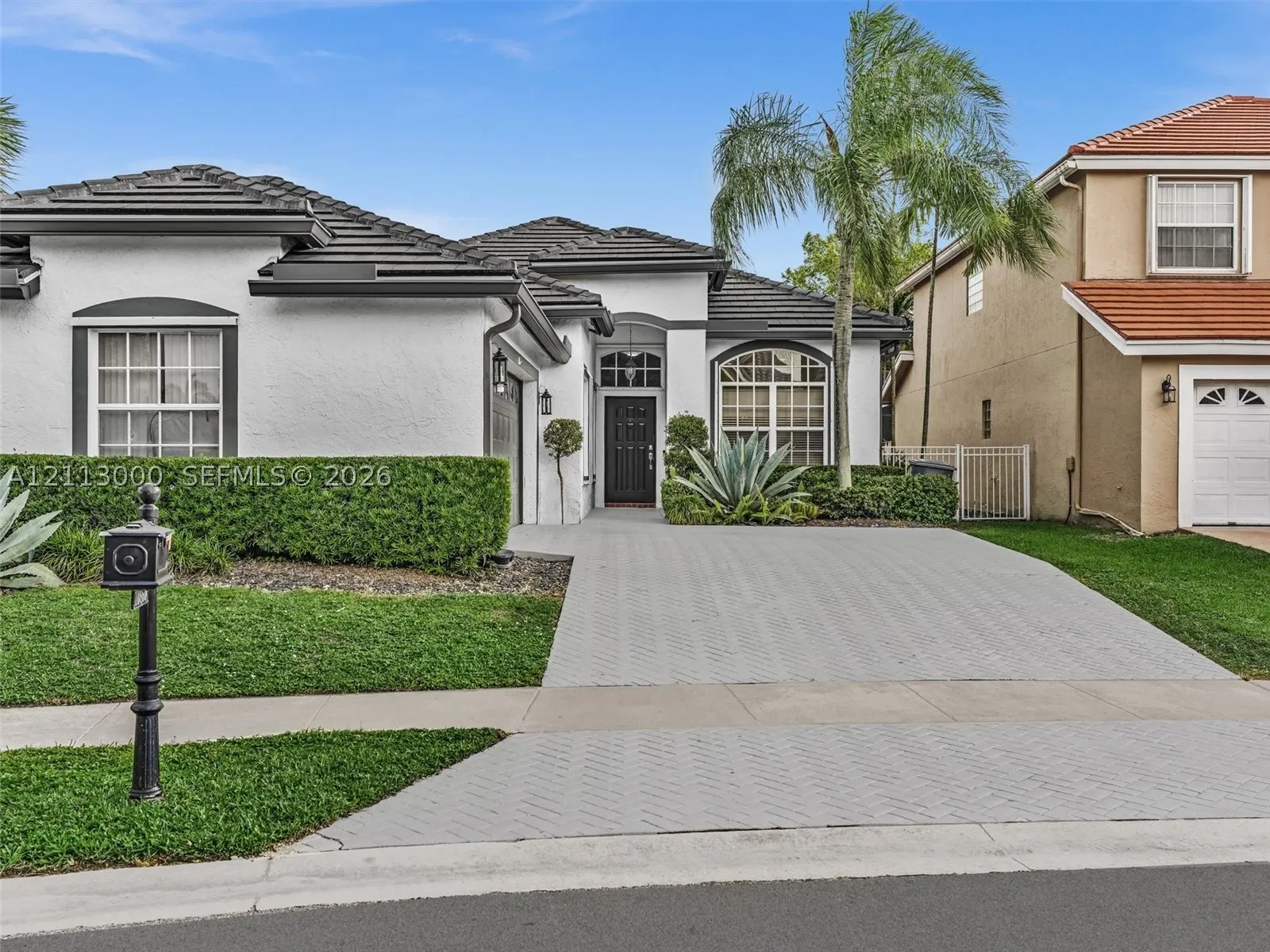 10860 La Salinas Cir