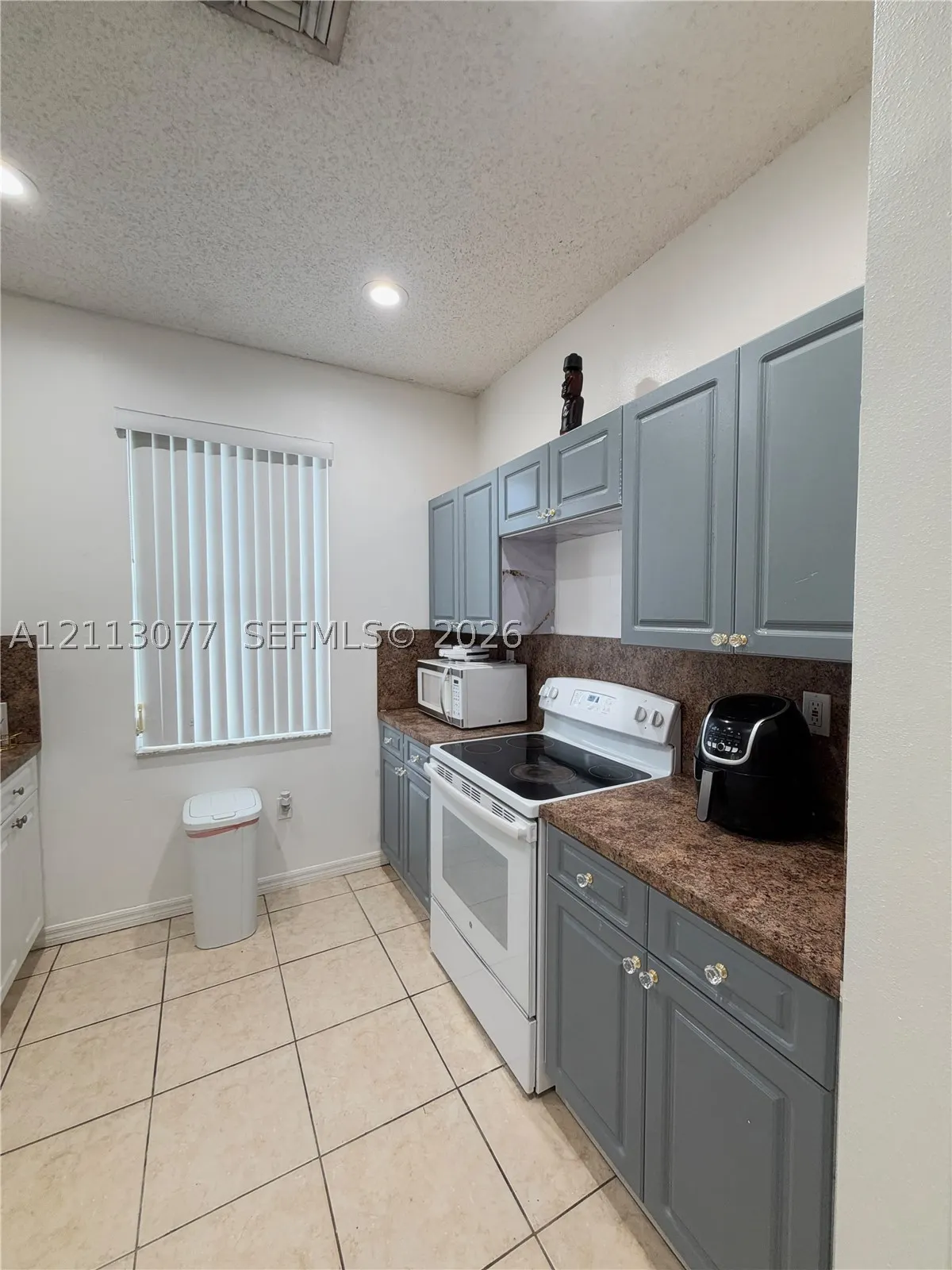 1060 NE 42nd Ter