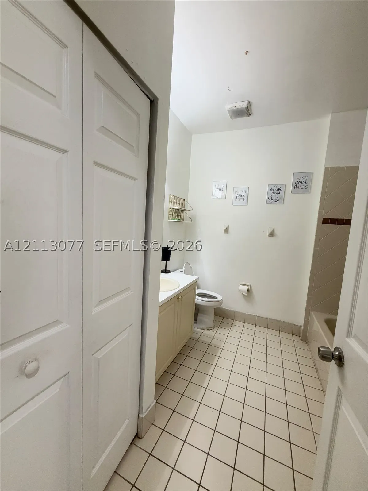 1060 NE 42nd Ter