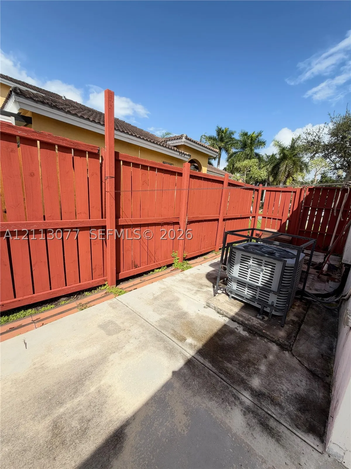 1060 NE 42nd Ter