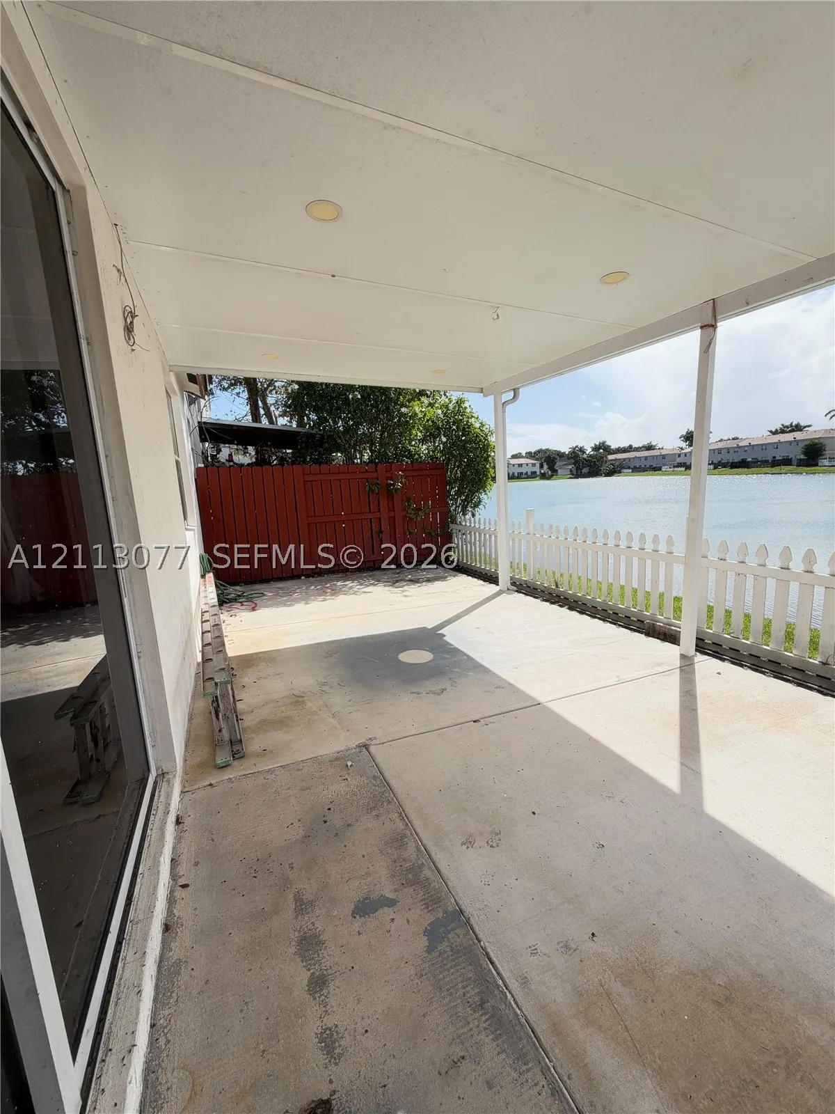 1060 NE 42nd Ter