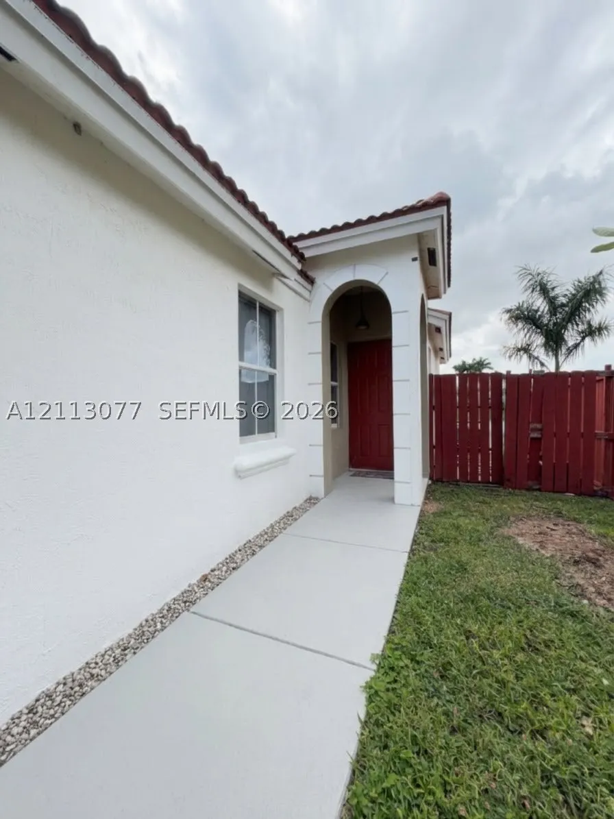 1060 NE 42nd Ter