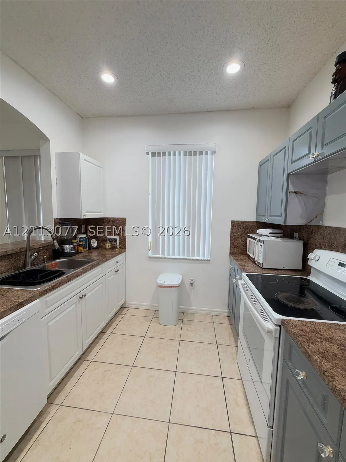 1060 NE 42nd Ter
