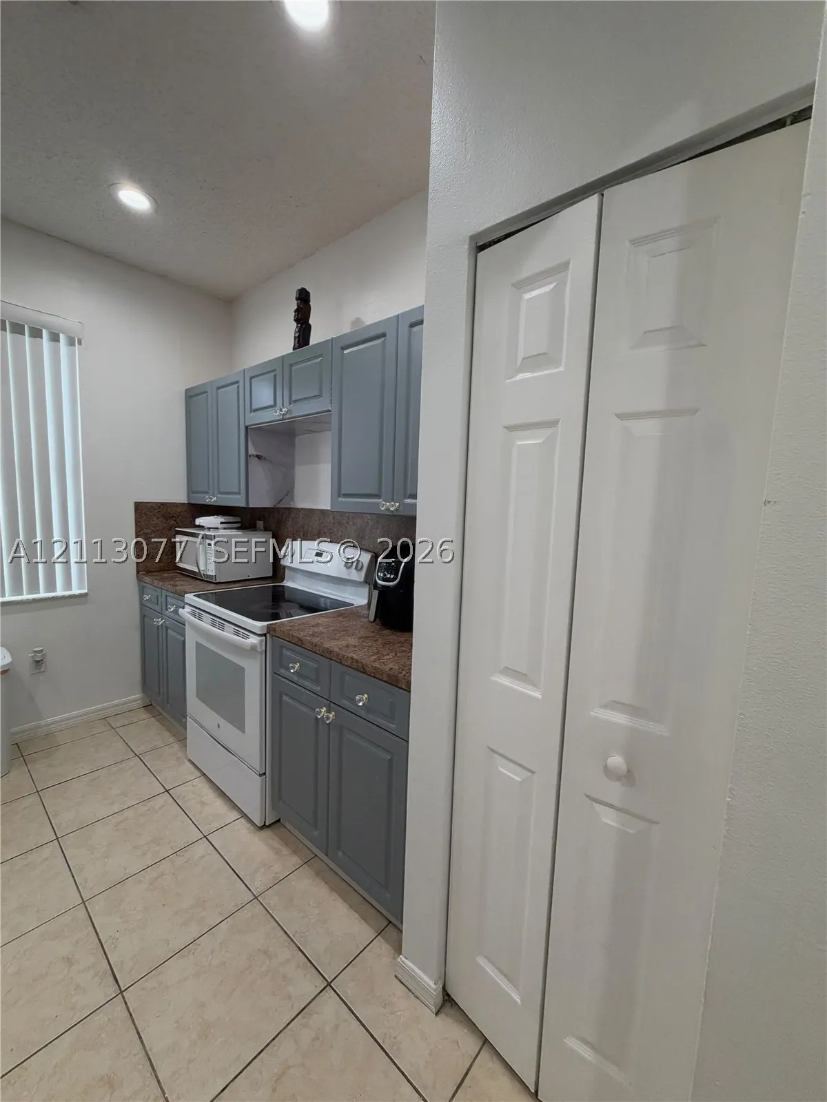 1060 NE 42nd Ter