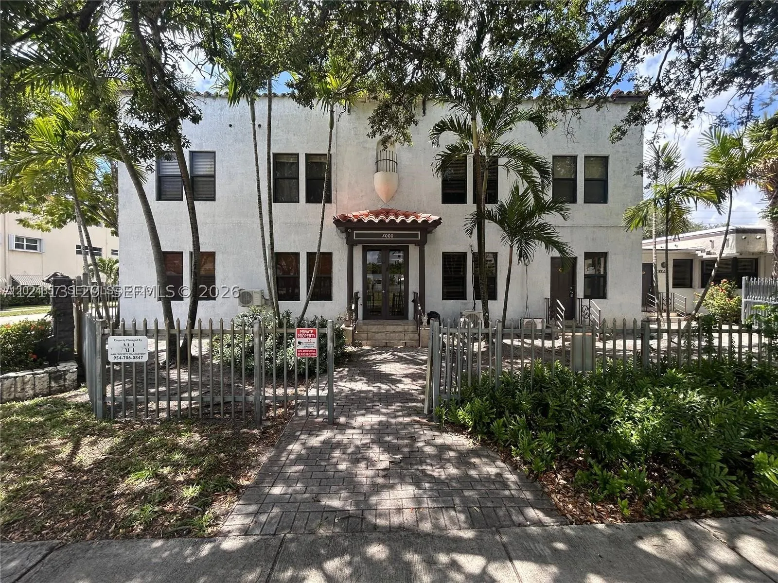 2000 Monroe St #1