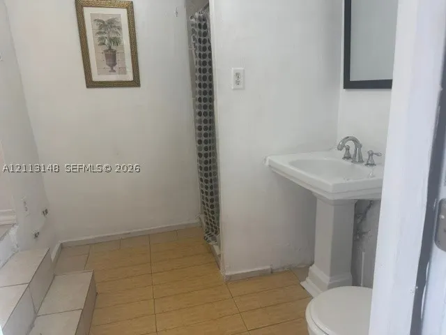 2367 NW 82nd St Miami