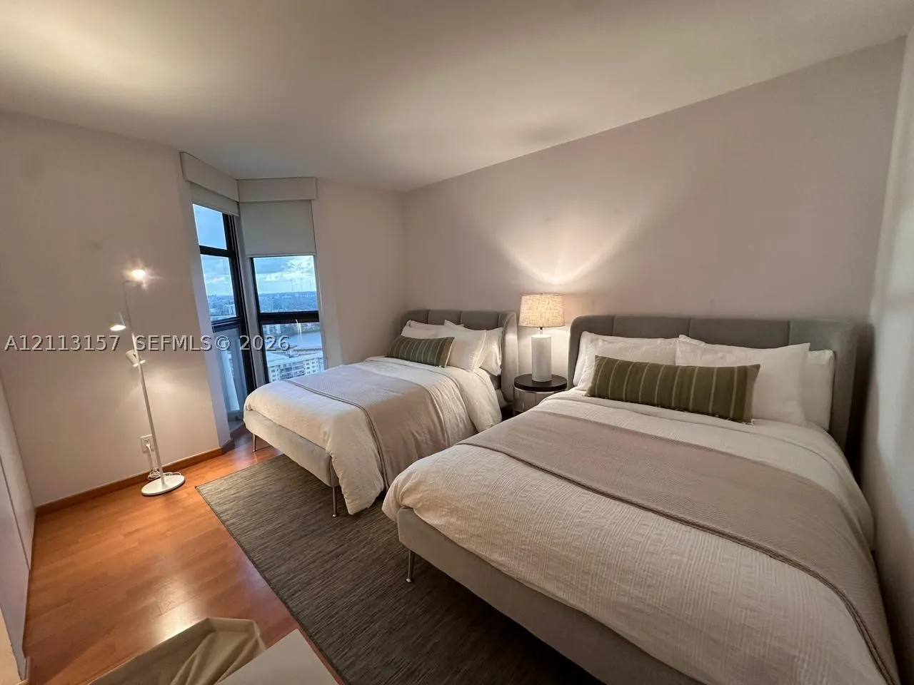 1000 W Island Blvd #2210