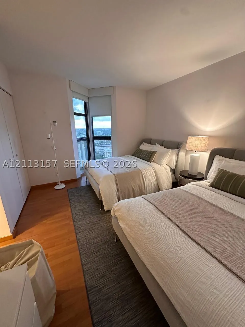 1000 W Island Blvd #2210