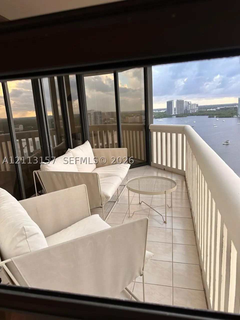 1000 W Island Blvd #2210