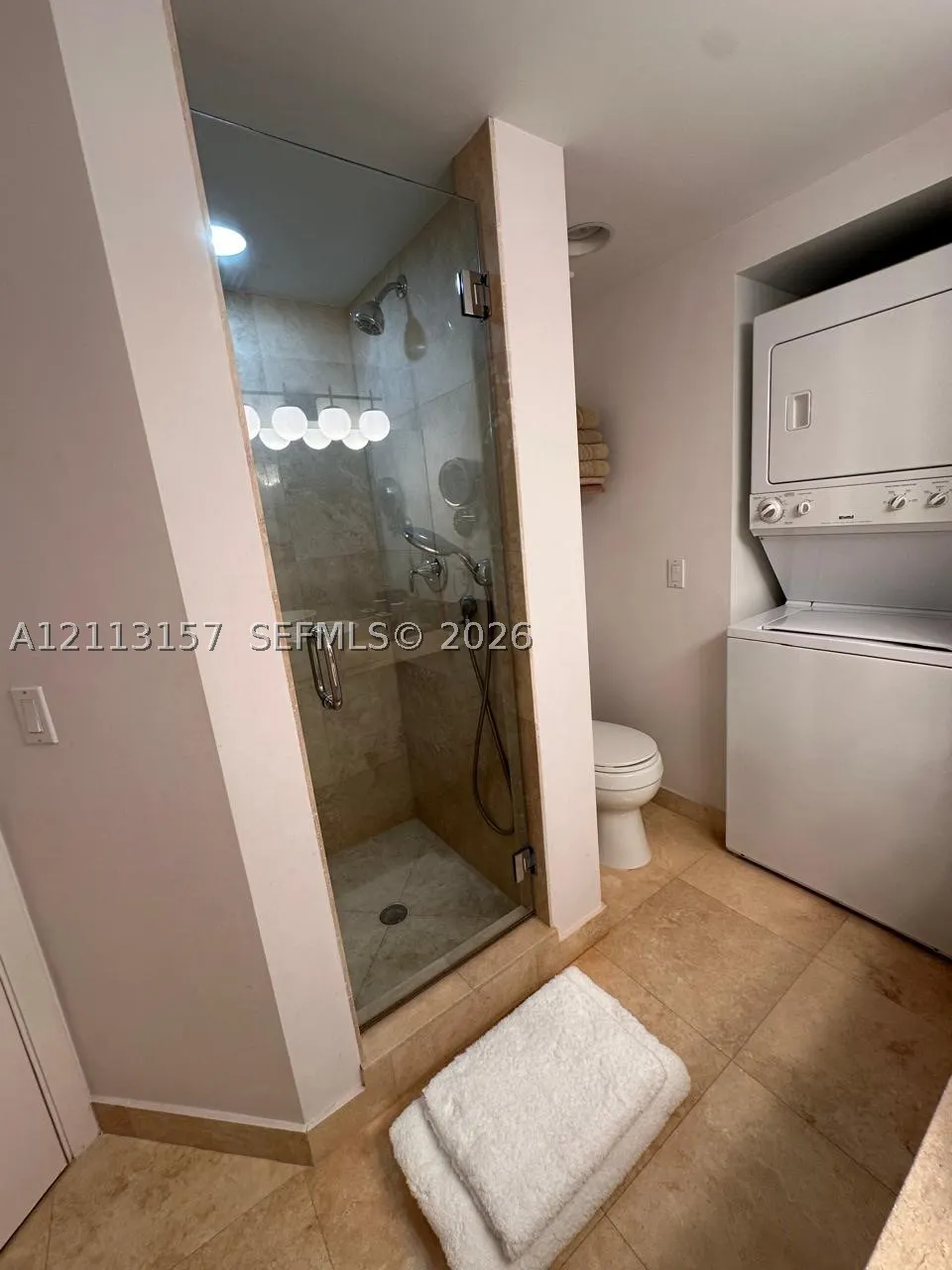 1000 W Island Blvd #2210