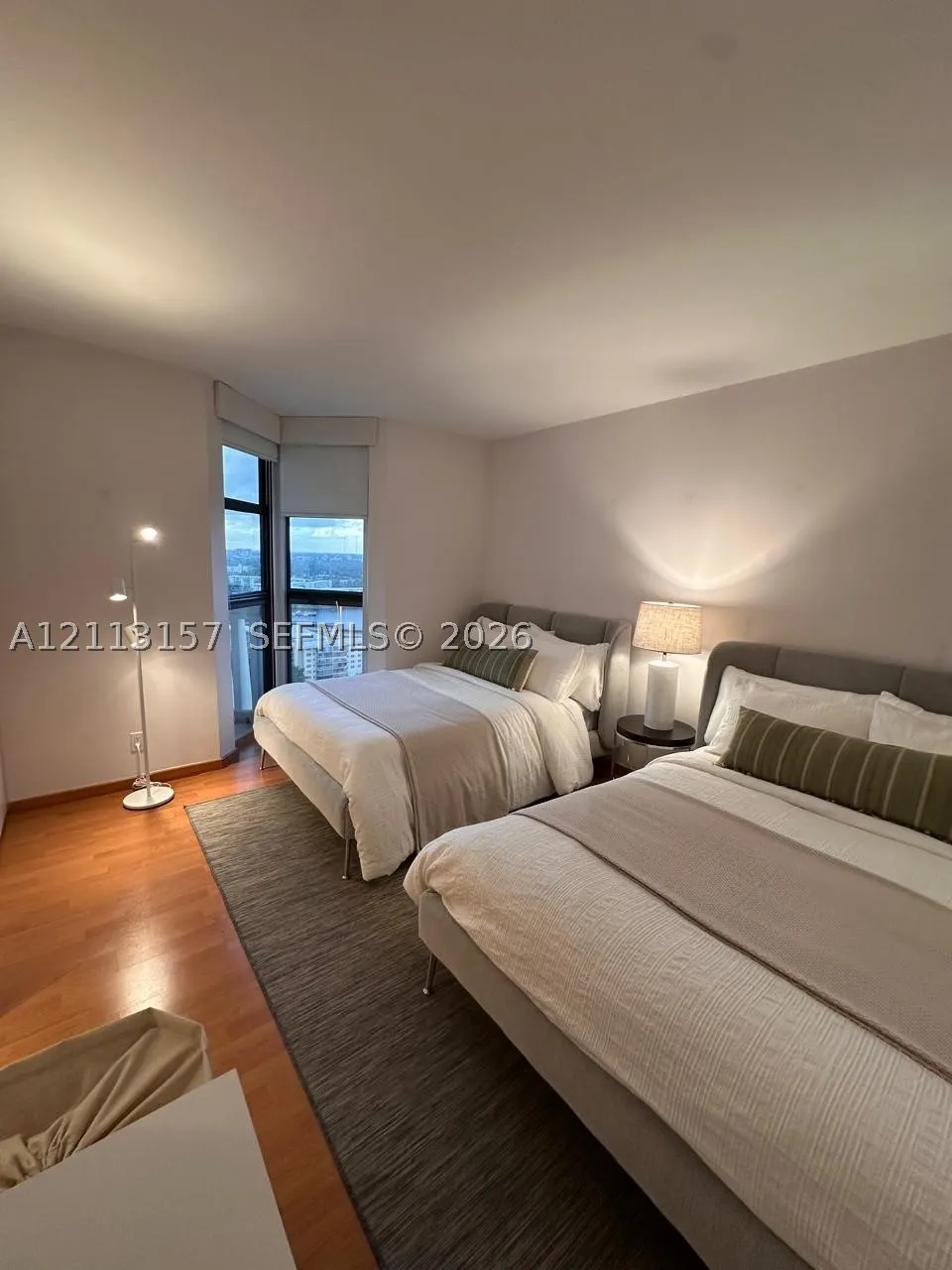 1000 W Island Blvd #2210
