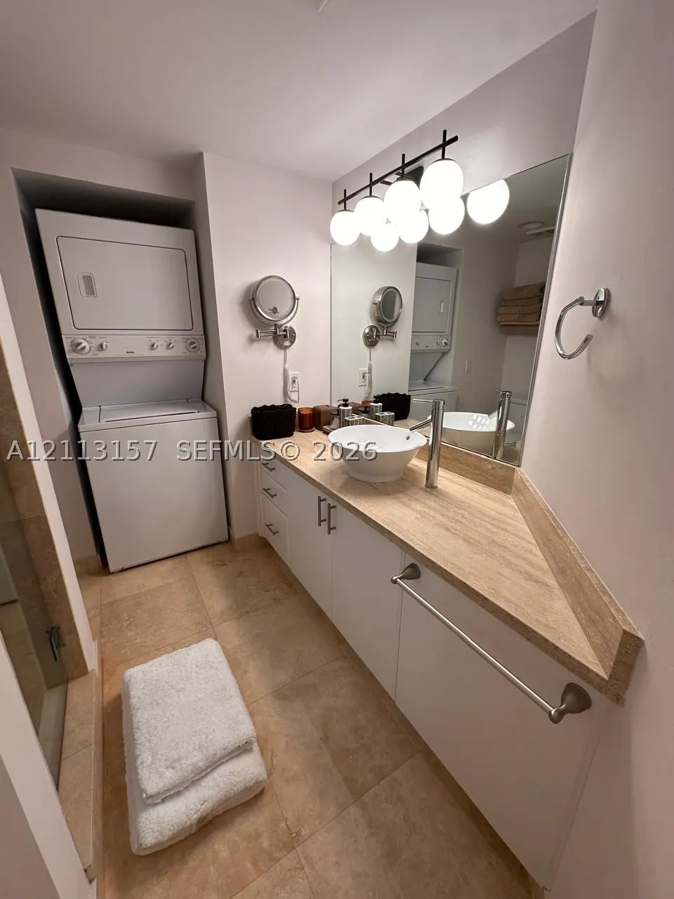 1000 W Island Blvd #2210