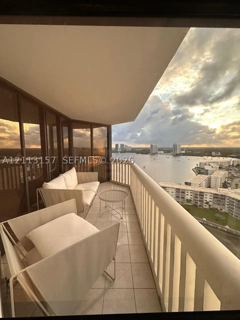 1000 W Island Blvd #2210