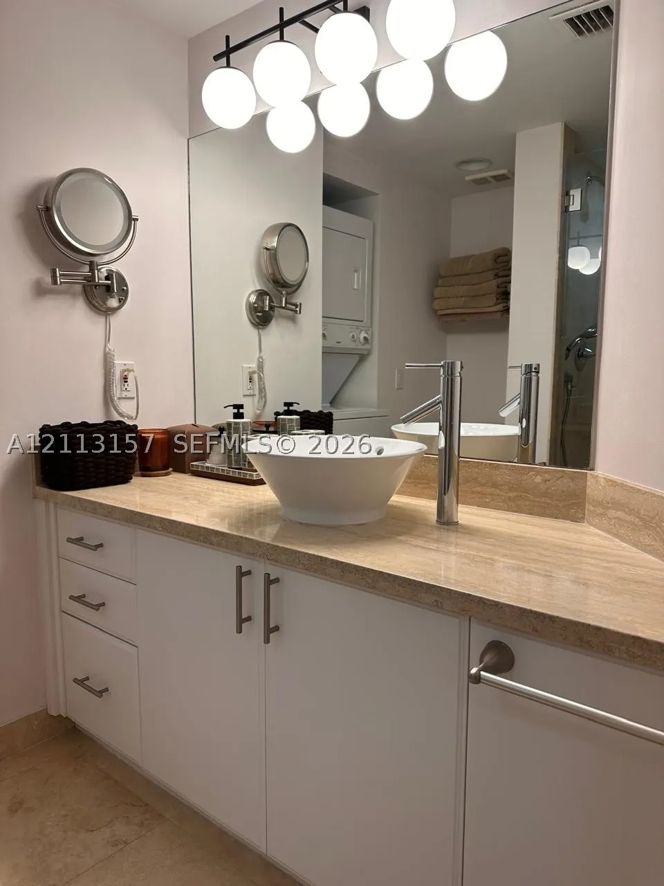 1000 W Island Blvd #2210