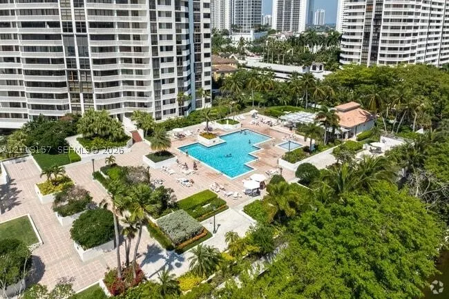 1000 W Island Blvd #2210
