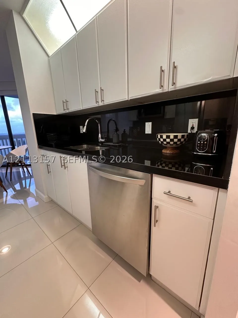 1000 W Island Blvd #2210