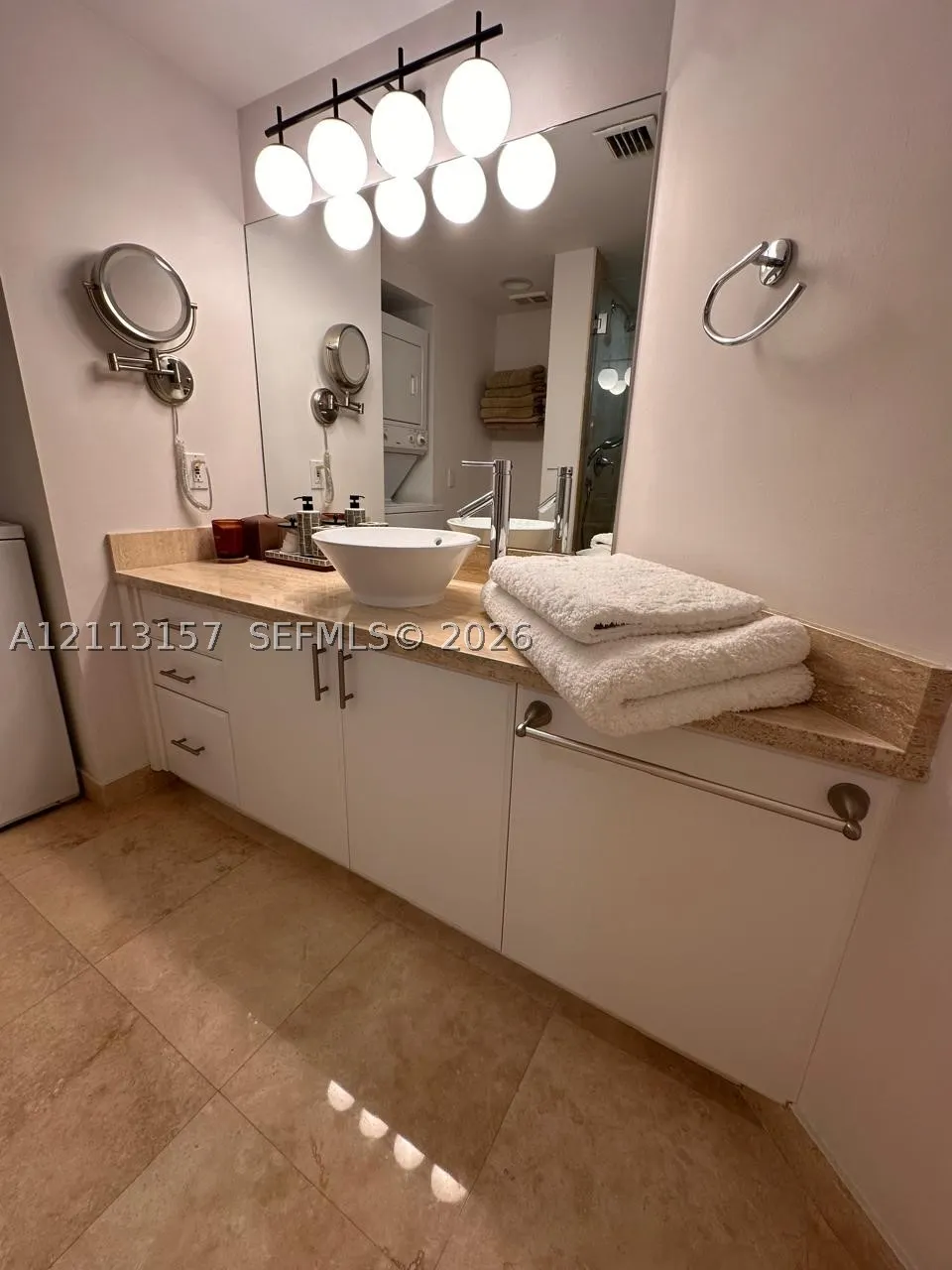 1000 W Island Blvd #2210