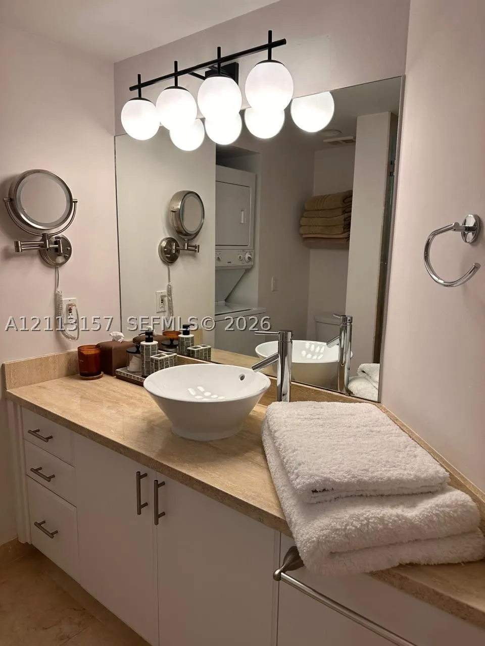 1000 W Island Blvd #2210