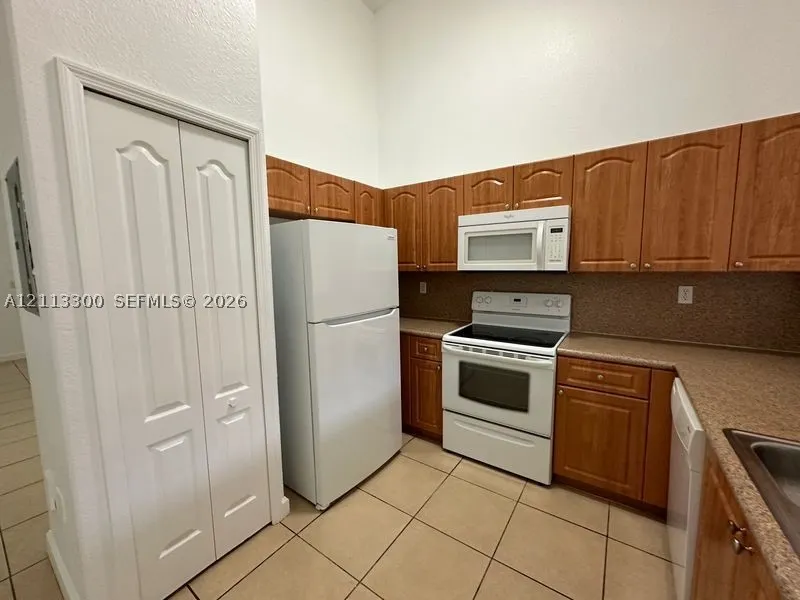 1661 SE 29th Ct #201