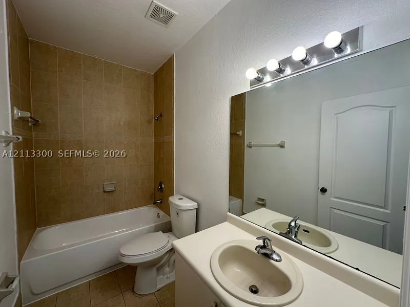 1661 SE 29th Ct #201