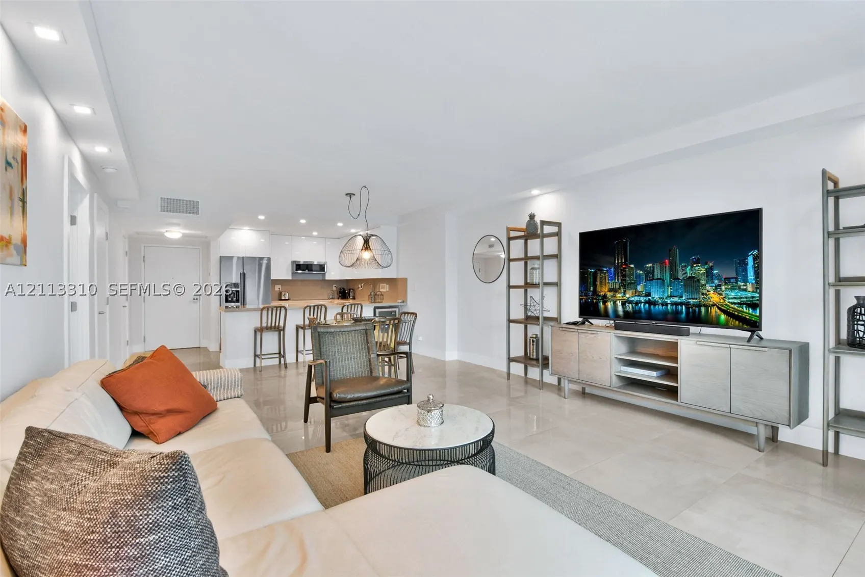 2301 Collins Ave #303