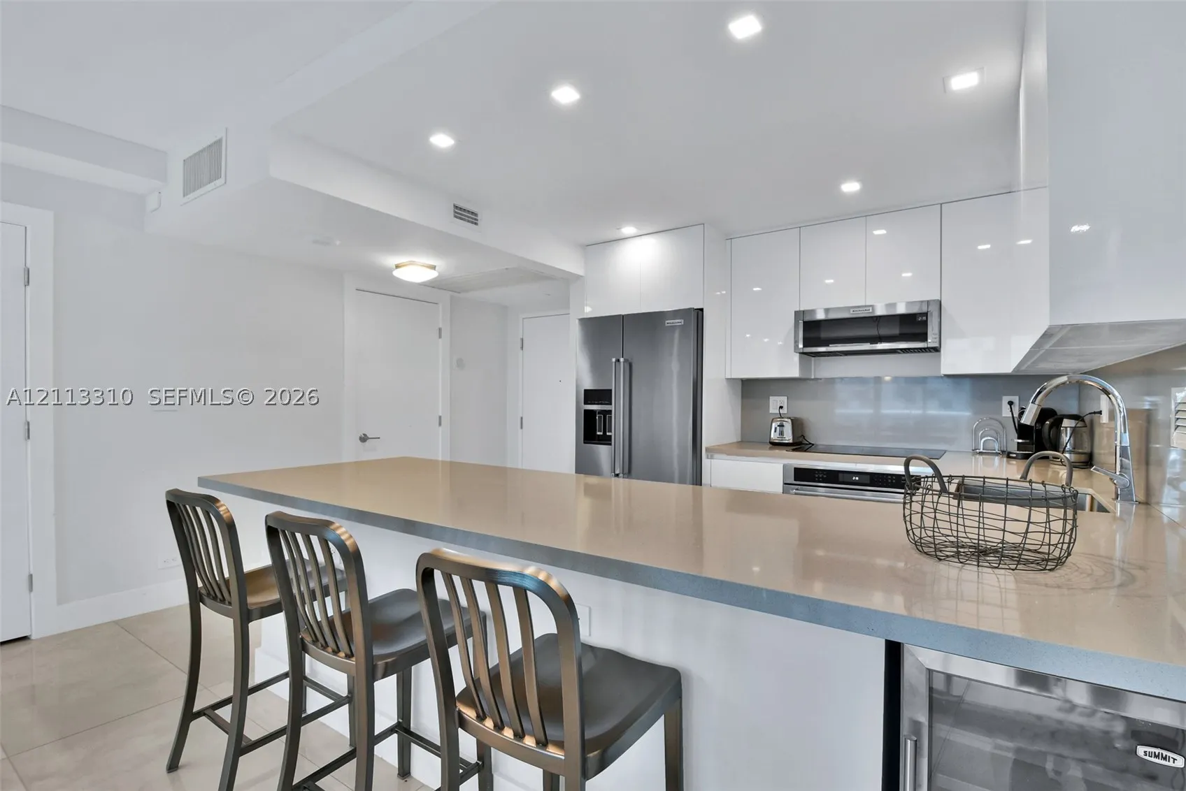 2301 Collins Ave #303
