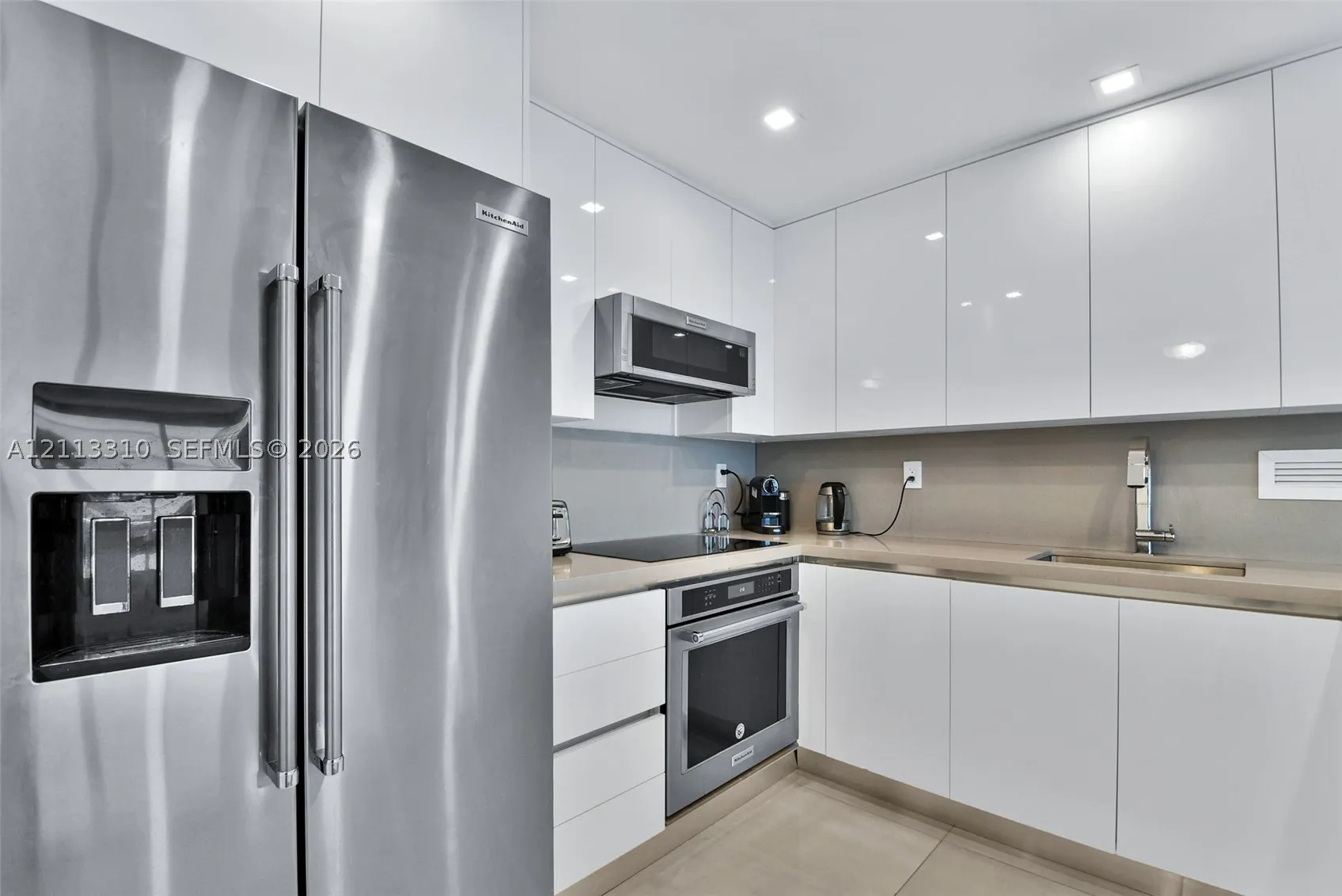 2301 Collins Ave #303
