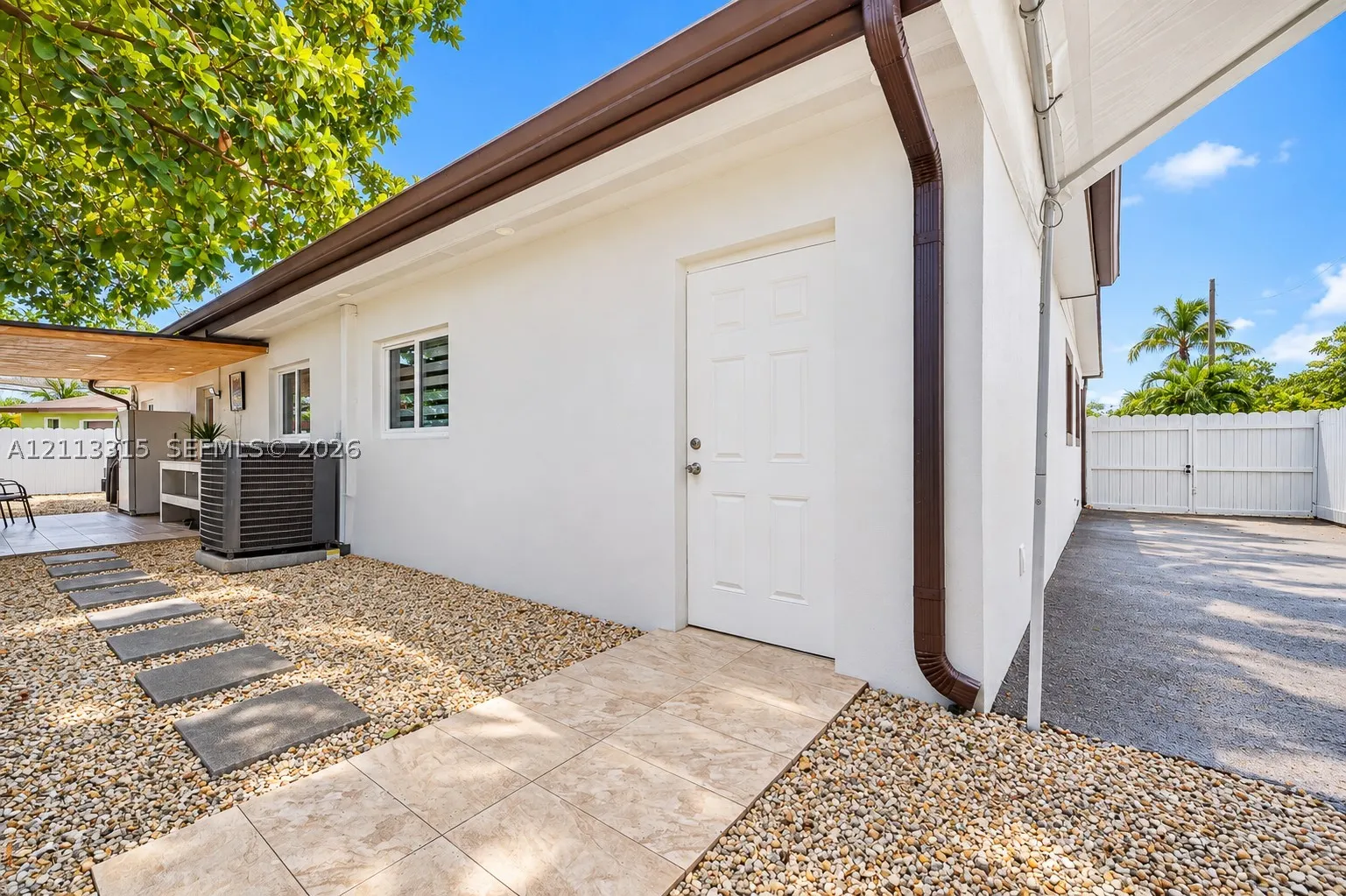 11821 SW 187th Ter