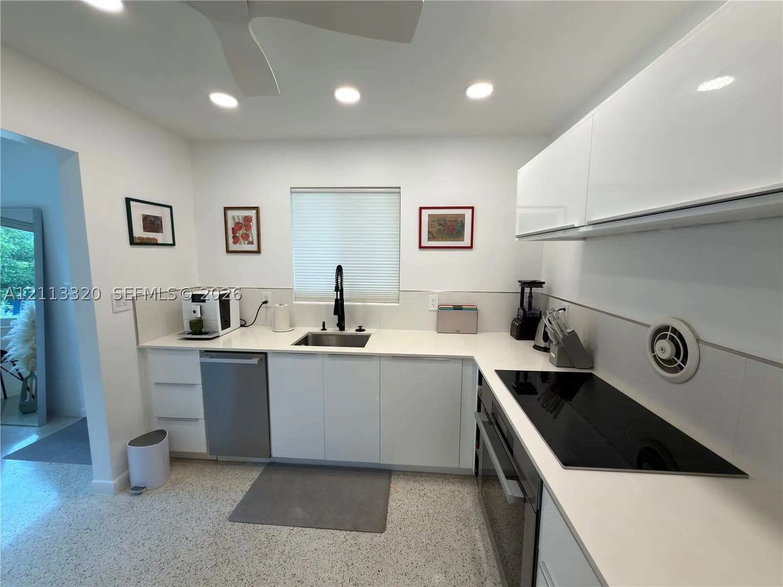 712 NE 25th Ave