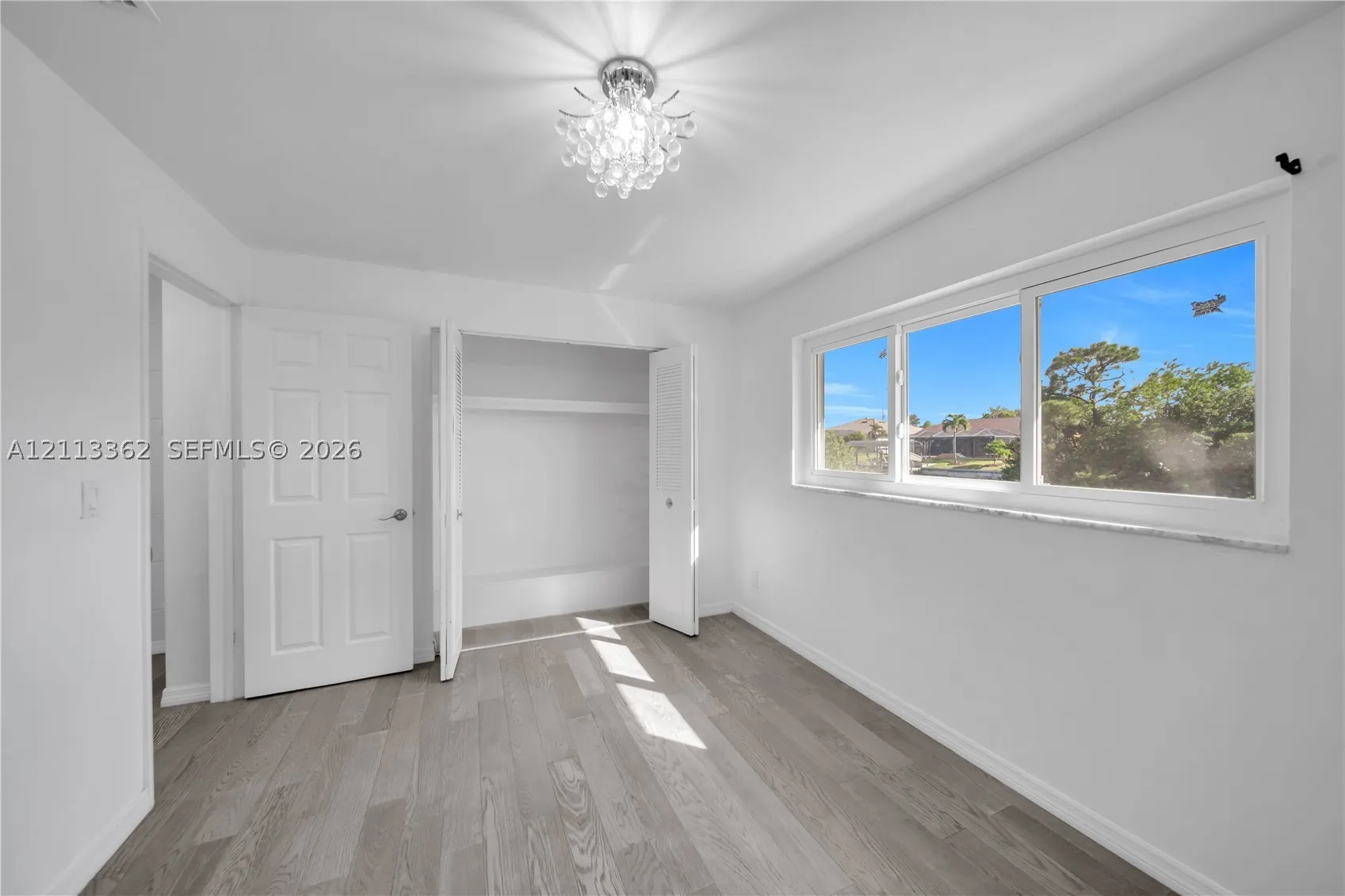 1206 NE 4th Ter