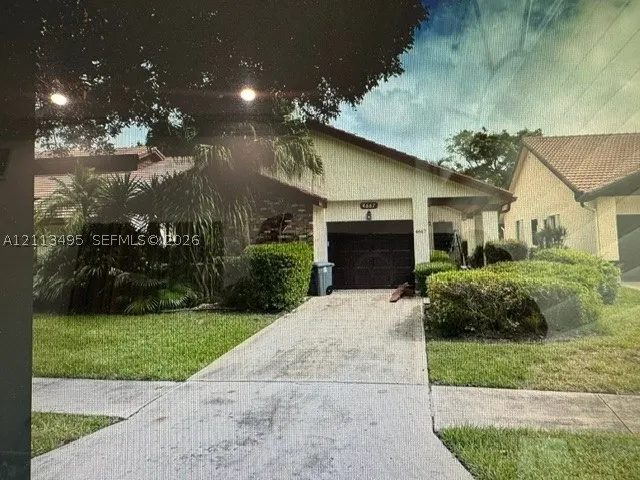 4667 Boxwood Cir