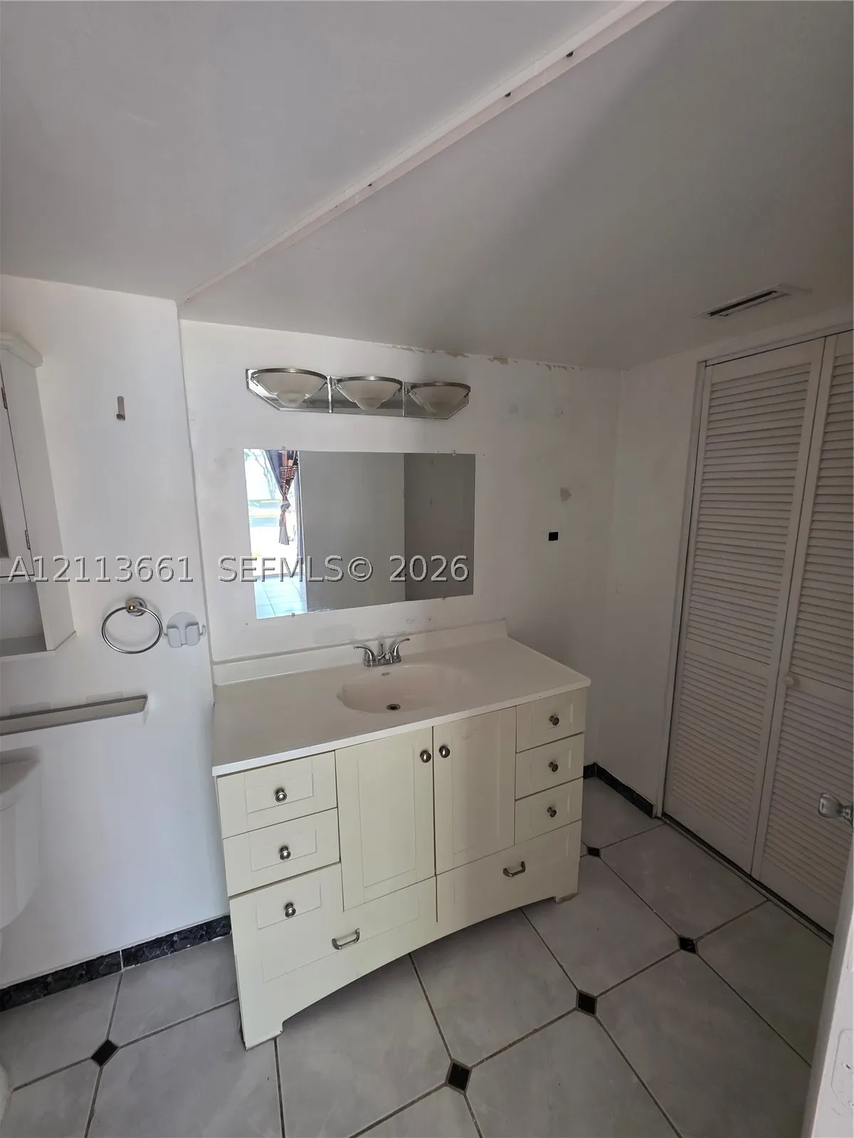 1801 S Treasure Dr #127