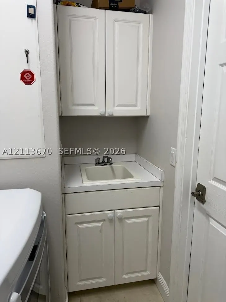 1600 W Classical Blvd
