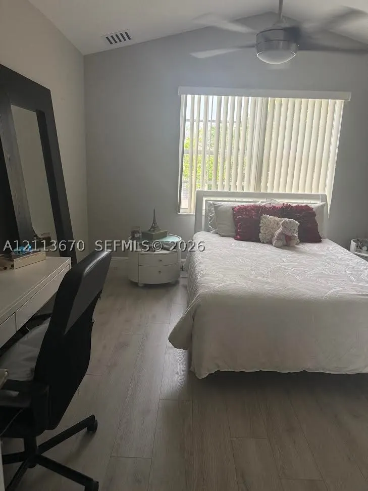 1600 W Classical Blvd