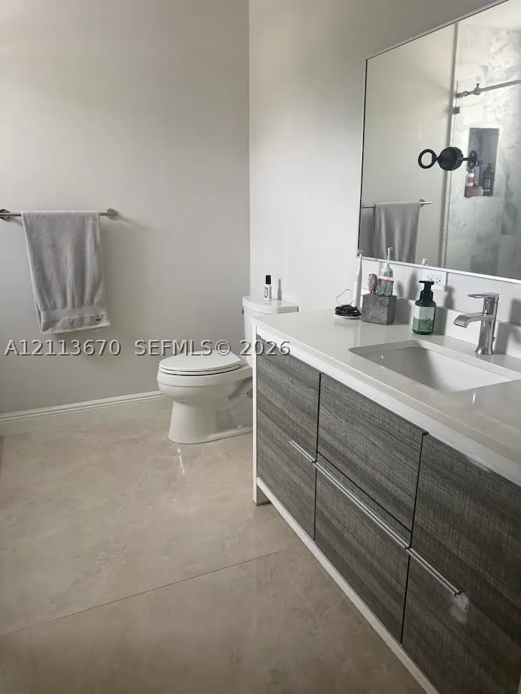 1600 W Classical Blvd