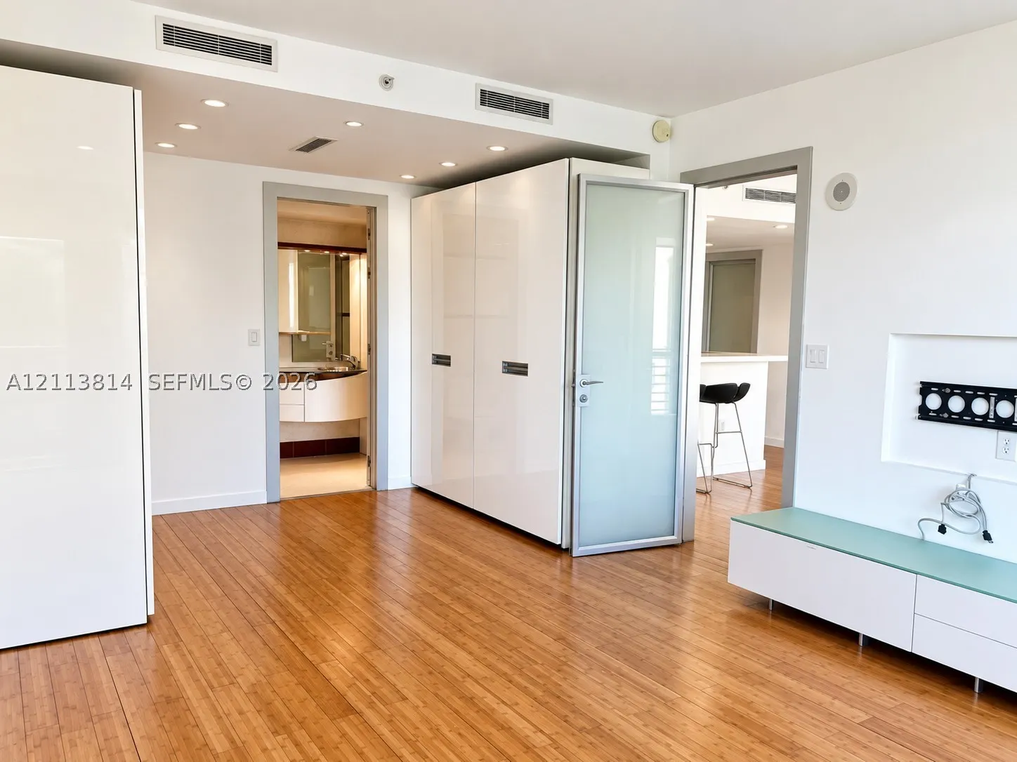 110 Washington Ave #1517