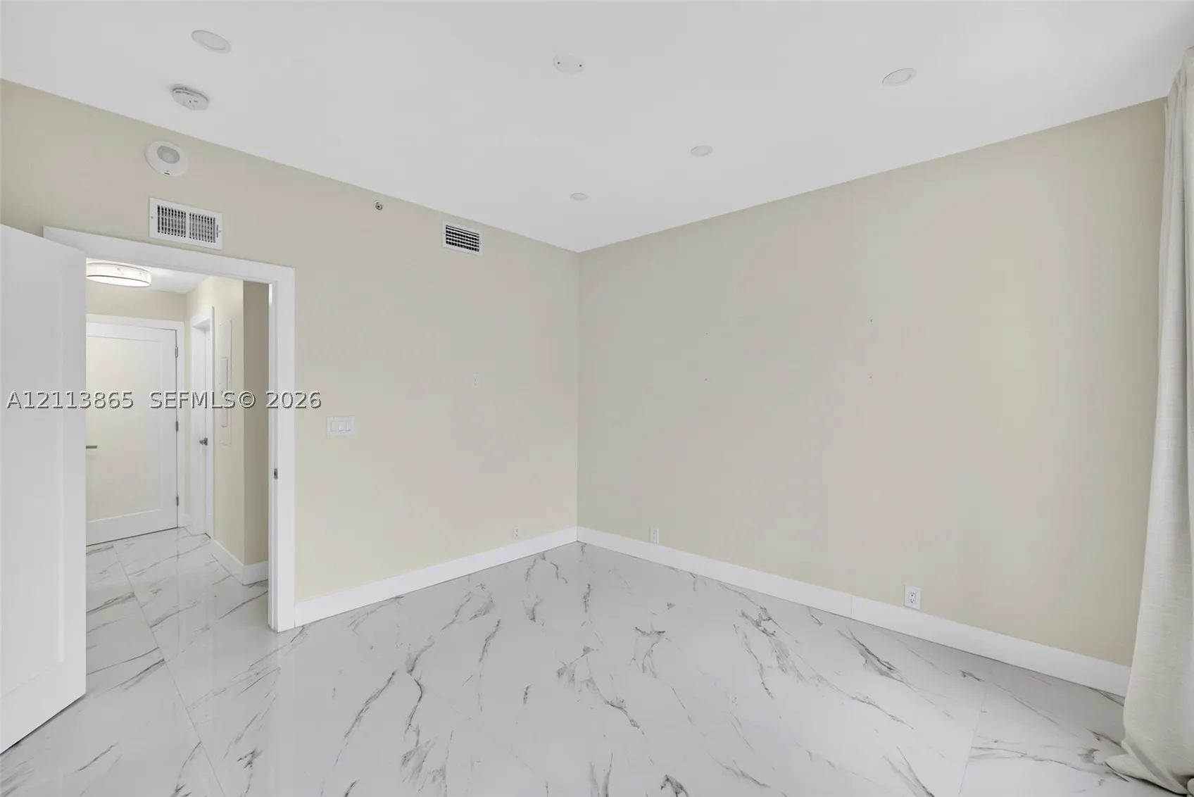 3900 Island Blvd #B408