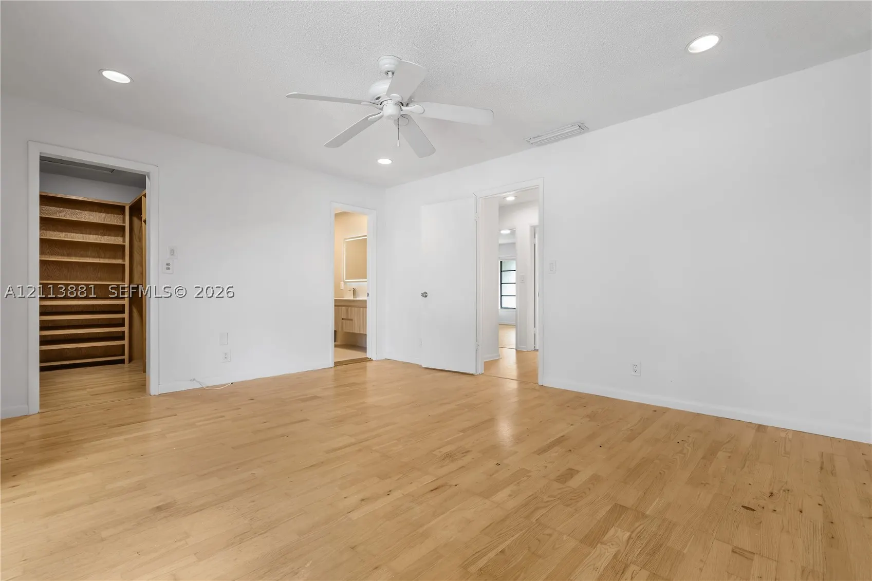 3886 Meadow Ln #250