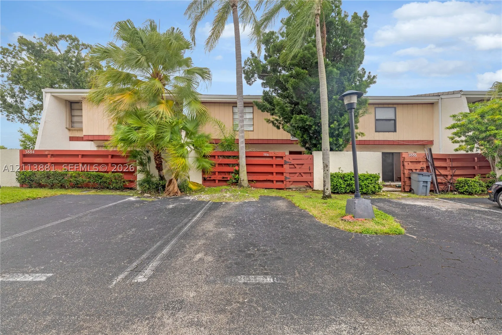 3886 Meadow Ln #250