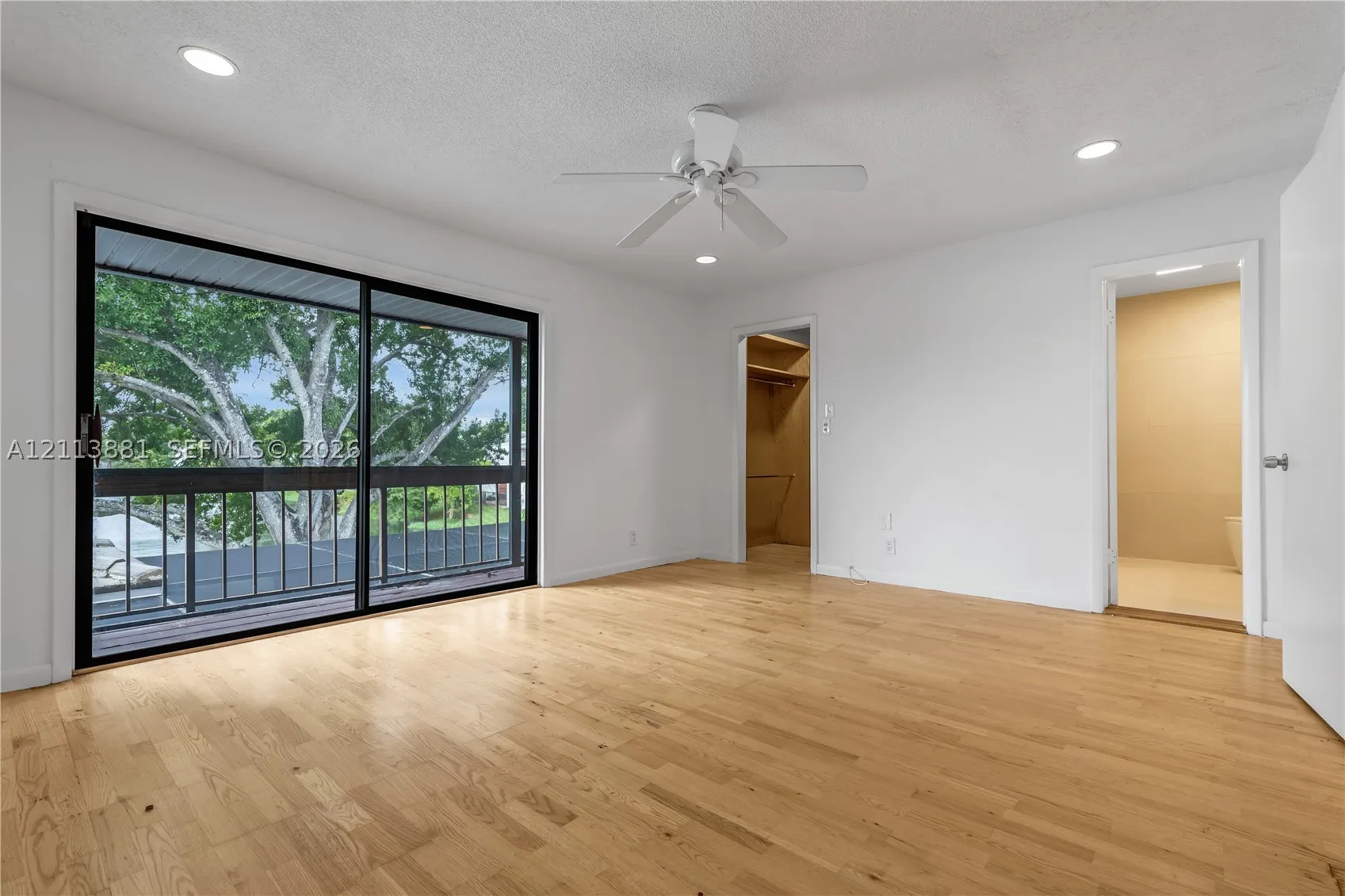 3886 Meadow Ln #250