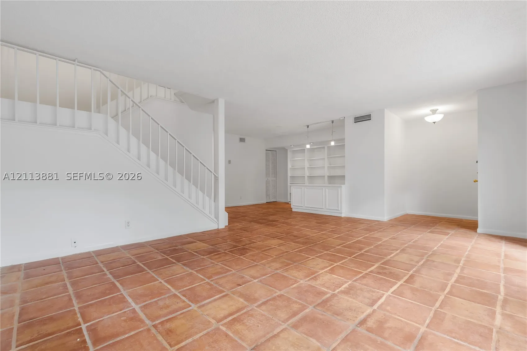 3886 Meadow Ln #250