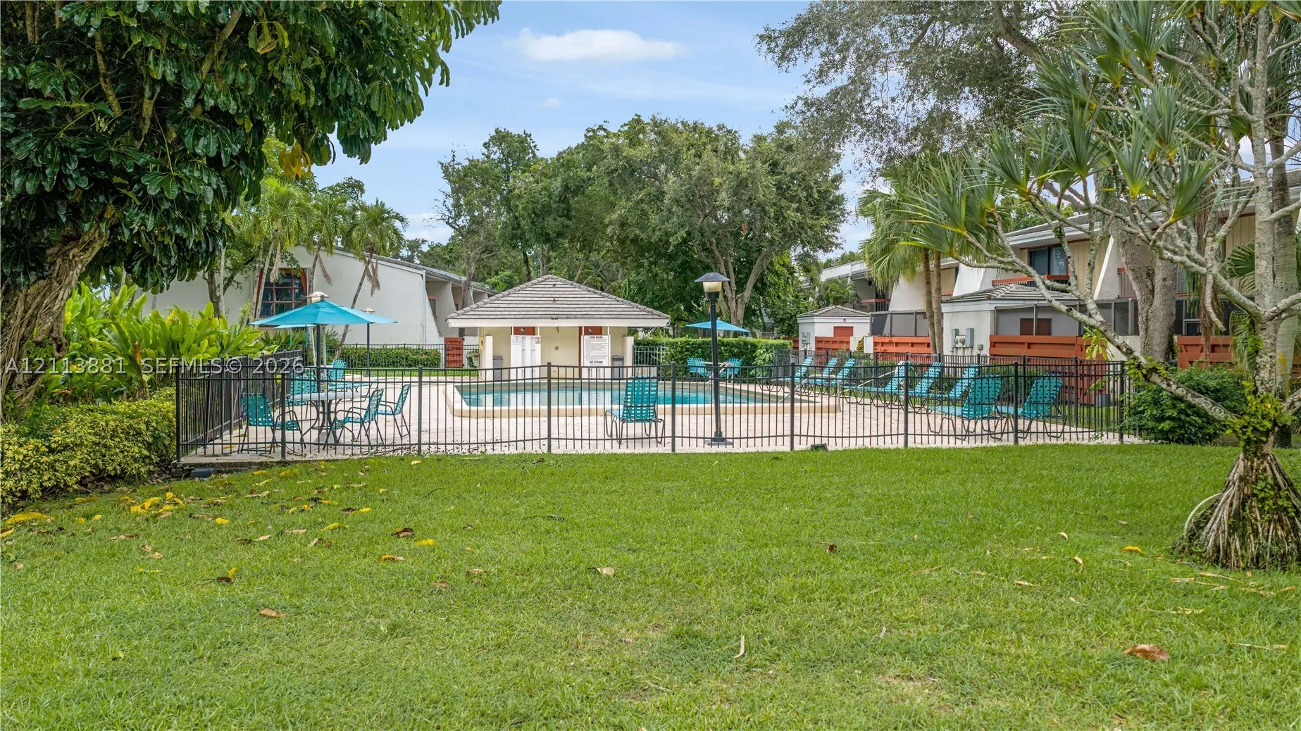 3886 Meadow Ln #250